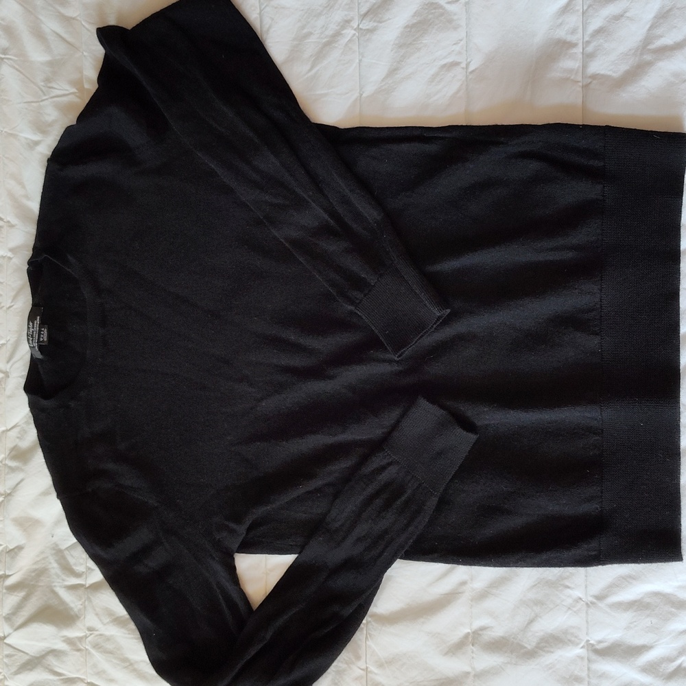 Pure Merino wool black crew neck sweater